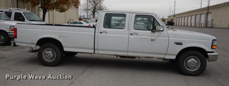 image for item DA1374 1995 Ford F350 Super Duty Crew Cab pickup truck