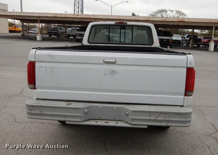 image for item DA1374 1995 Ford F350 Super Duty Crew Cab pickup truck