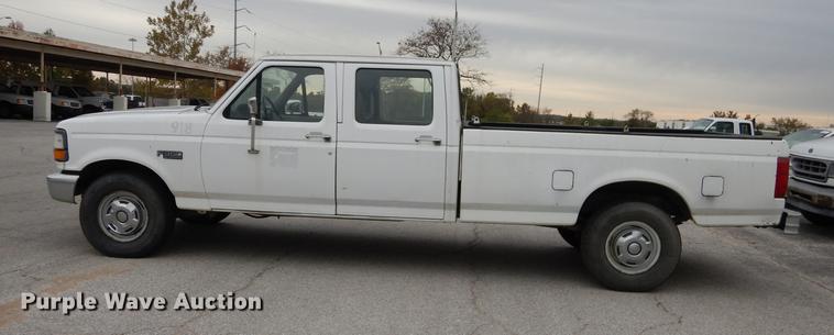 image for item DA1374 1995 Ford F350 Super Duty Crew Cab pickup truck