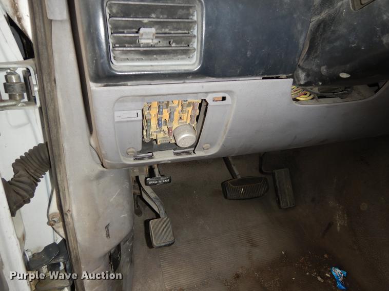 image for item DA1374 1995 Ford F350 Super Duty Crew Cab pickup truck