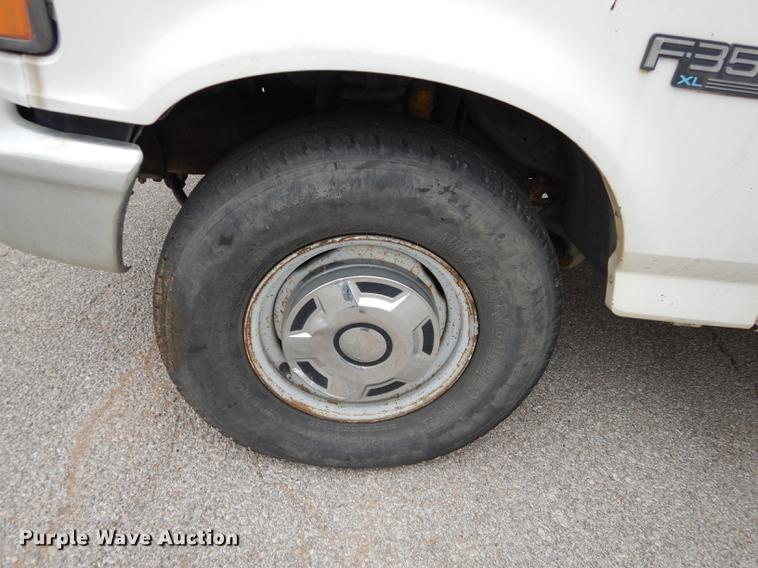 image for item DA1374 1995 Ford F350 Super Duty Crew Cab pickup truck