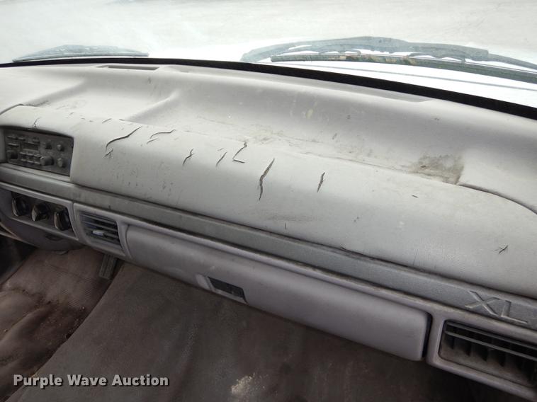 image for item DA1374 1995 Ford F350 Super Duty Crew Cab pickup truck