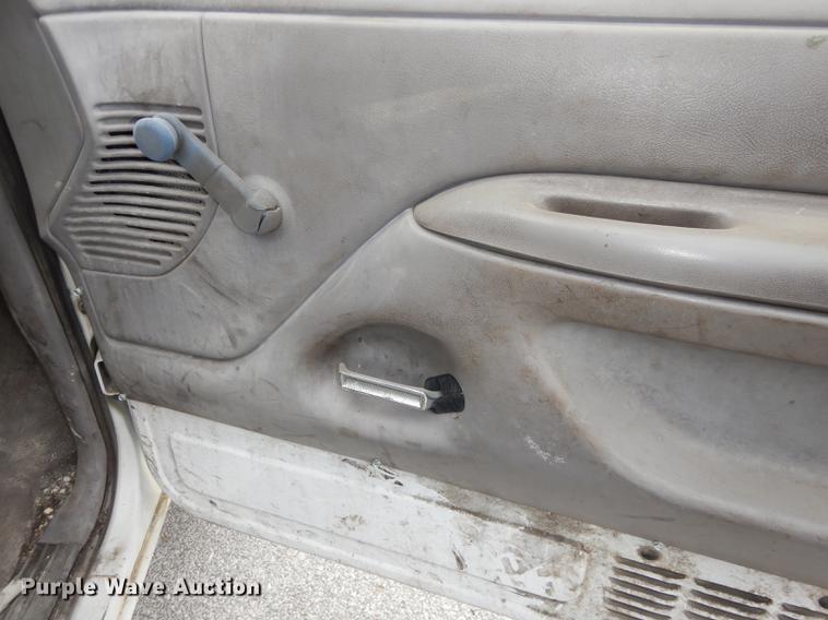 image for item DA1374 1995 Ford F350 Super Duty Crew Cab pickup truck