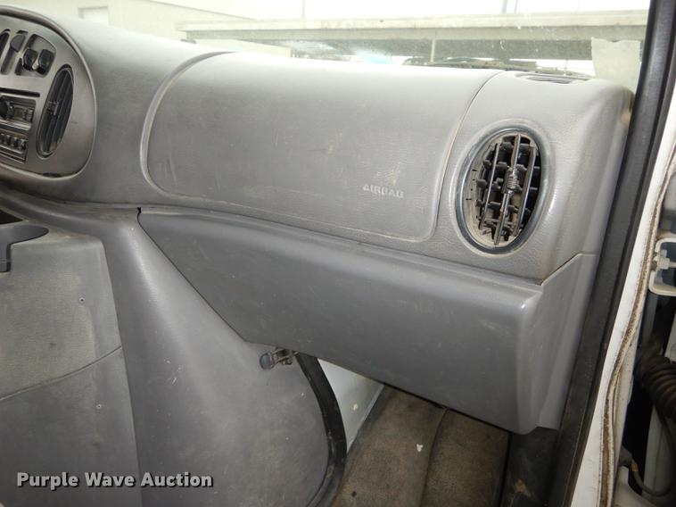 image for item DA1375 2001 Ford Econoline E250 van