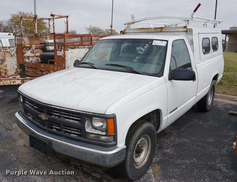 image for item DA1379 2000 Chevrolet C2500 pickup truck