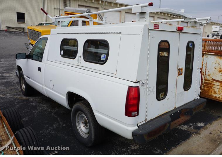 image for item DA1379 2000 Chevrolet C2500 pickup truck