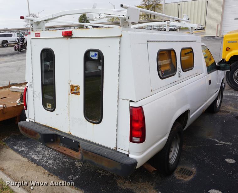 image for item DA1379 2000 Chevrolet C2500 pickup truck