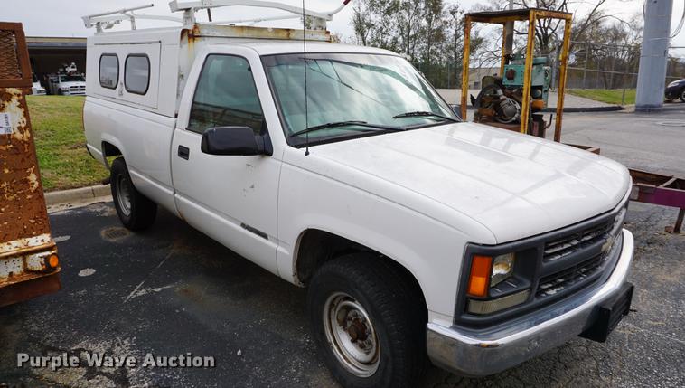 image for item DA1379 2000 Chevrolet C2500 pickup truck