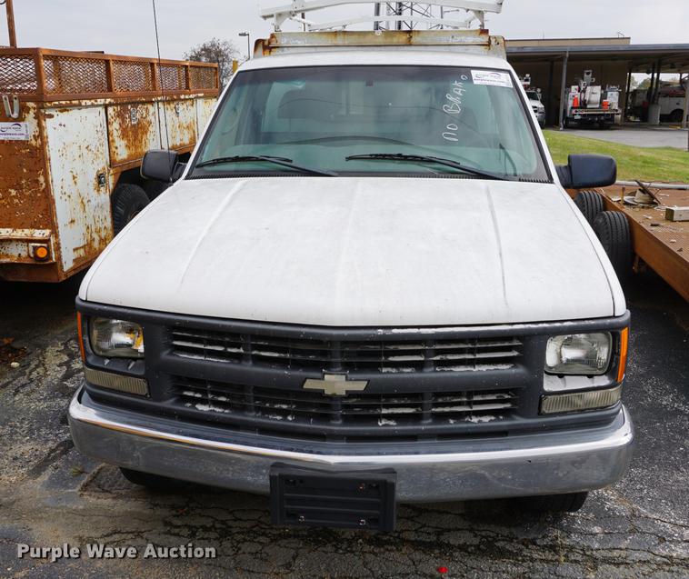image for item DA1379 2000 Chevrolet C2500 pickup truck