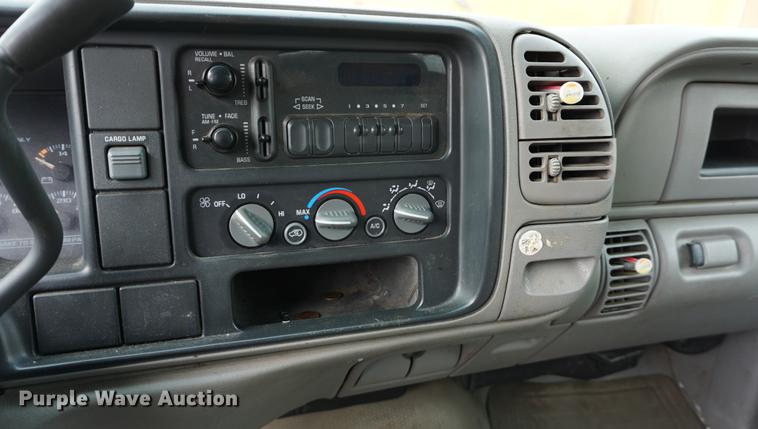 image for item DA1379 2000 Chevrolet C2500 pickup truck