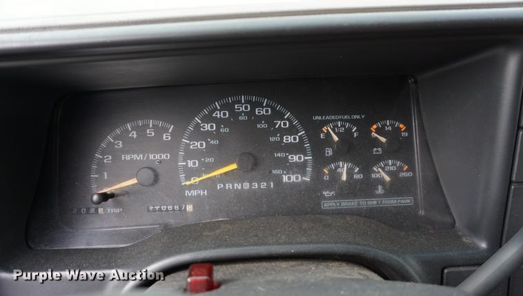 image for item DA1379 2000 Chevrolet C2500 pickup truck