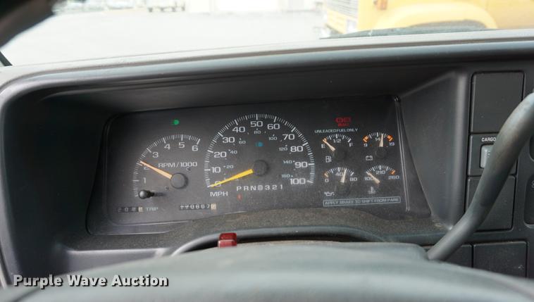 image for item DA1379 2000 Chevrolet C2500 pickup truck