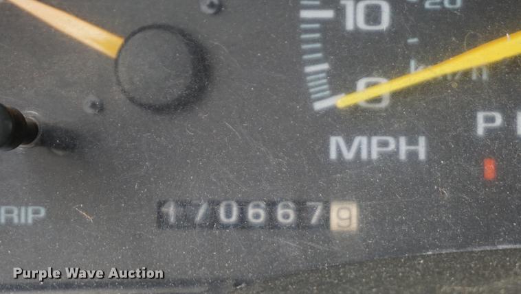 image for item DA1379 2000 Chevrolet C2500 pickup truck