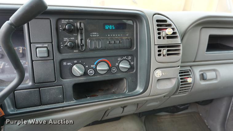 image for item DA1379 2000 Chevrolet C2500 pickup truck