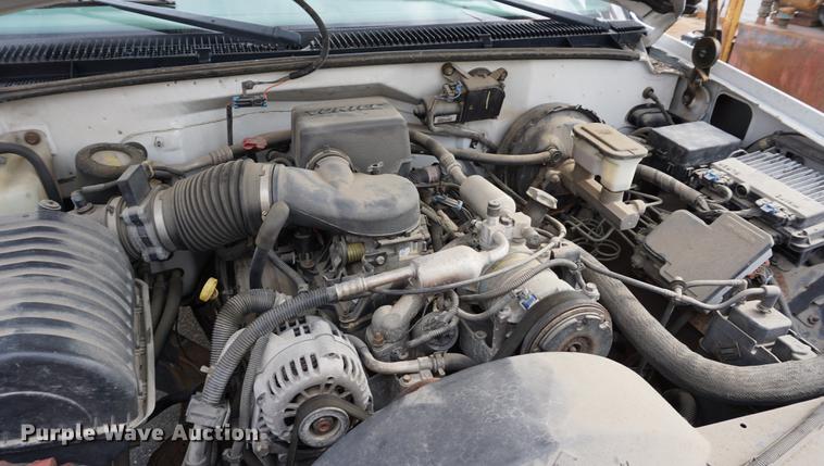 image for item DA1379 2000 Chevrolet C2500 pickup truck