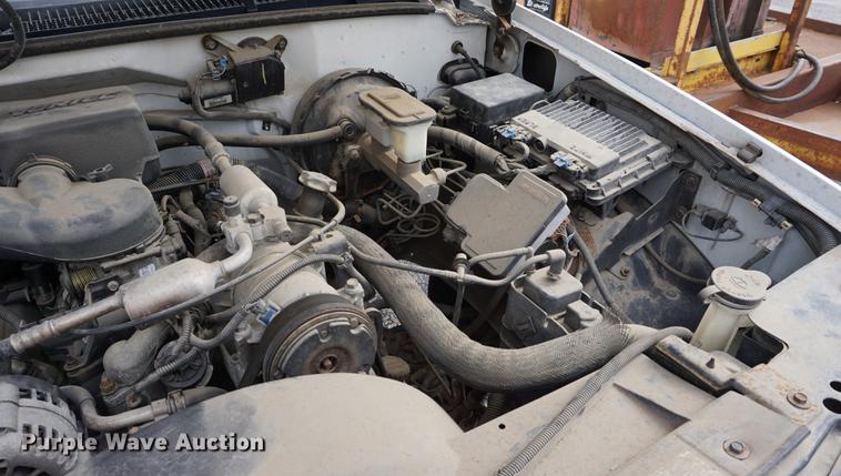 image for item DA1379 2000 Chevrolet C2500 pickup truck