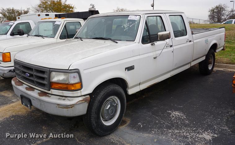 image for item DA1382 1995 Ford F350 Super Duty Crew Cab pickup truck
