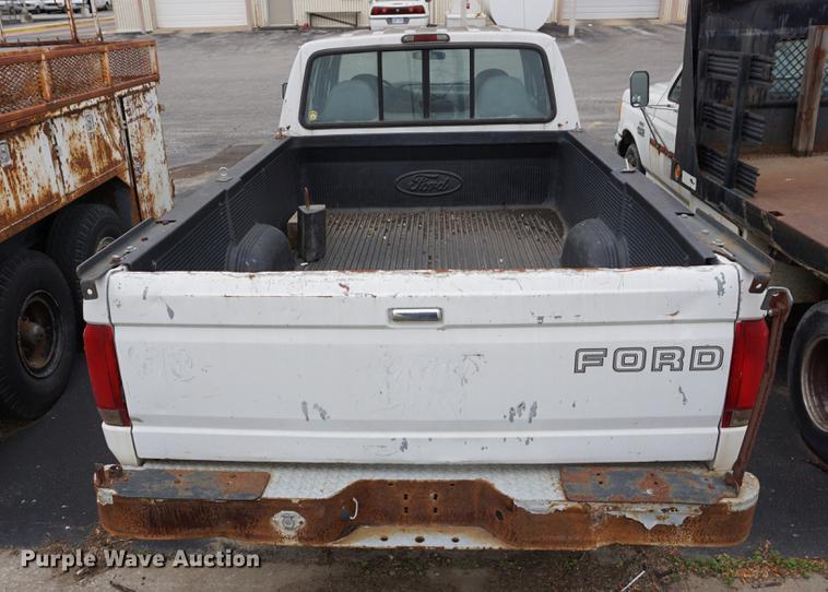 image for item DA1382 1995 Ford F350 Super Duty Crew Cab pickup truck