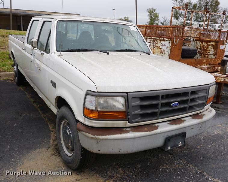 image for item DA1382 1995 Ford F350 Super Duty Crew Cab pickup truck