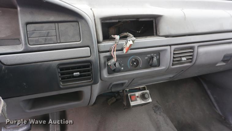 image for item DA1382 1995 Ford F350 Super Duty Crew Cab pickup truck