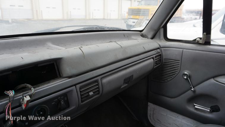 image for item DA1382 1995 Ford F350 Super Duty Crew Cab pickup truck