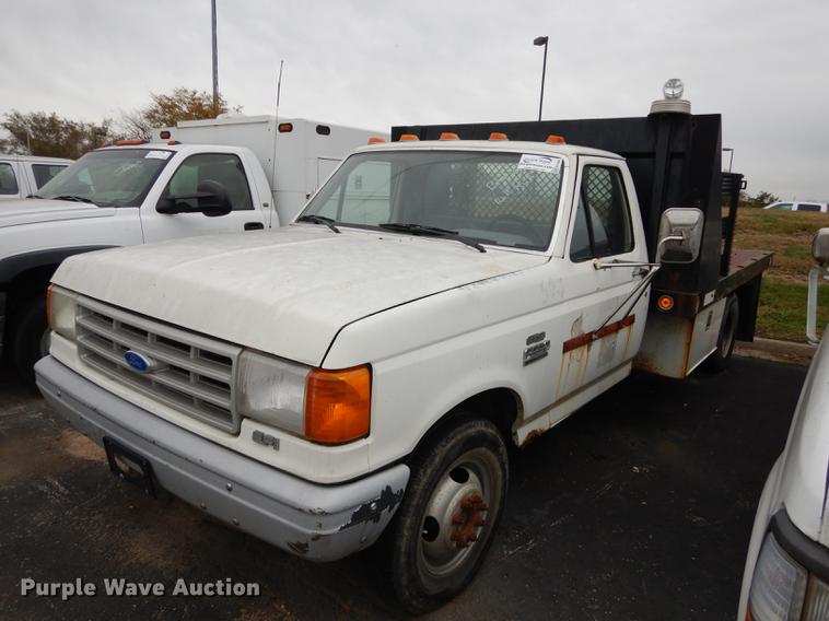 image for item DA1384 1989 Ford F350 Super Duty flatbed pickup truck