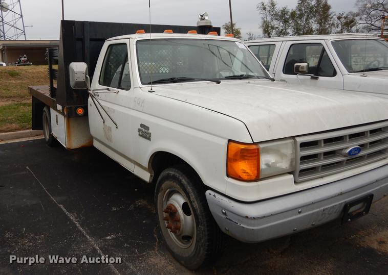 image for item DA1384 1989 Ford F350 Super Duty flatbed pickup truck