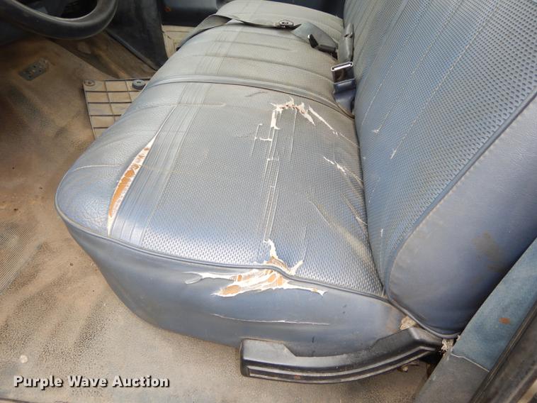 image for item DA1384 1989 Ford F350 Super Duty flatbed pickup truck