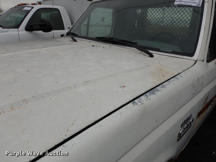 image for item DA1384 1989 Ford F350 Super Duty flatbed pickup truck