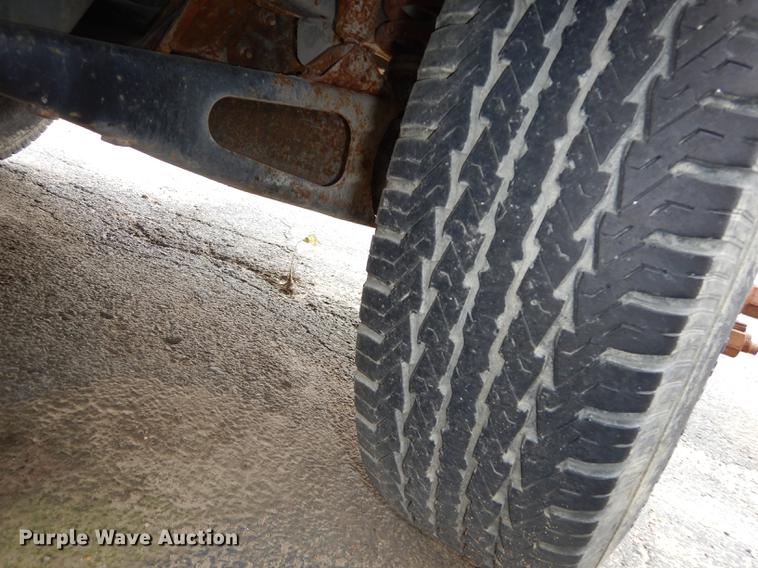 image for item DA1384 1989 Ford F350 Super Duty flatbed pickup truck