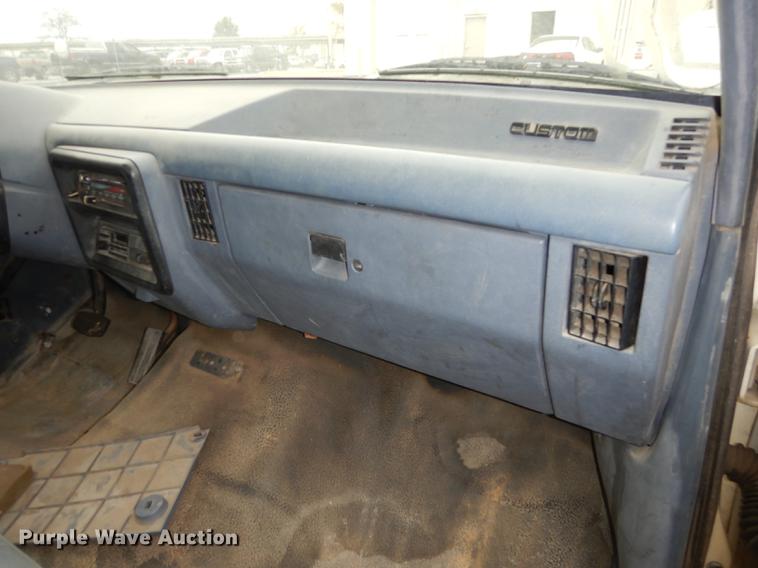 image for item DA1384 1989 Ford F350 Super Duty flatbed pickup truck