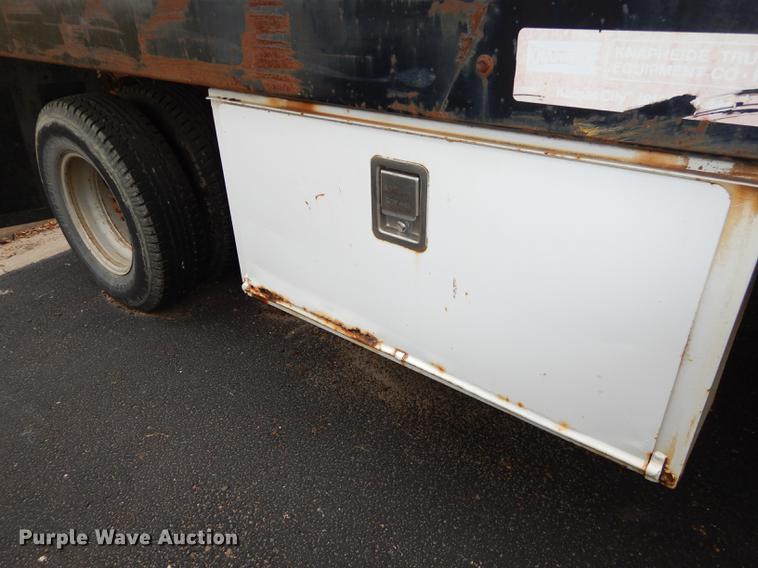 image for item DA1384 1989 Ford F350 Super Duty flatbed pickup truck