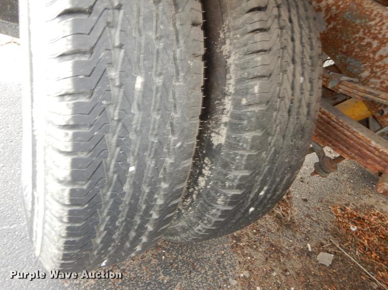 image for item DA1384 1989 Ford F350 Super Duty flatbed pickup truck