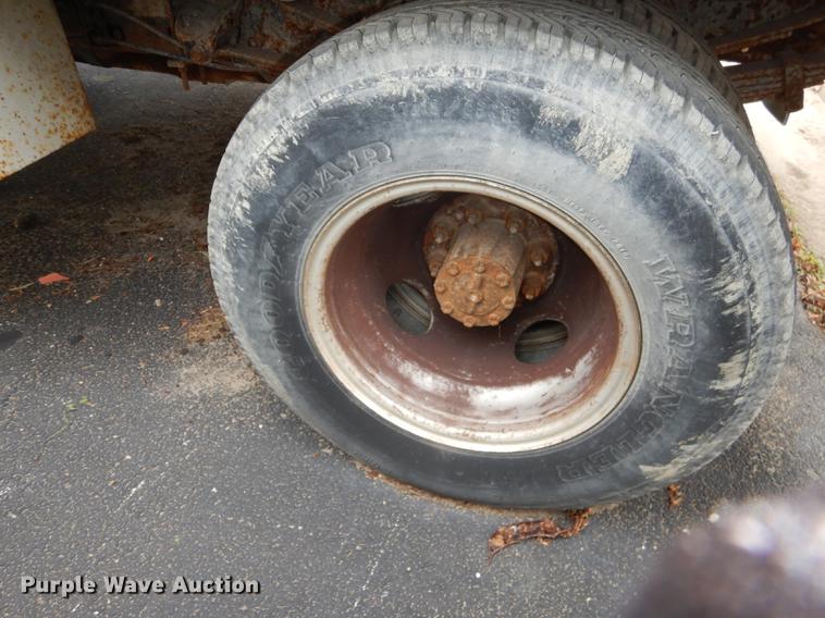 image for item DA1384 1989 Ford F350 Super Duty flatbed pickup truck