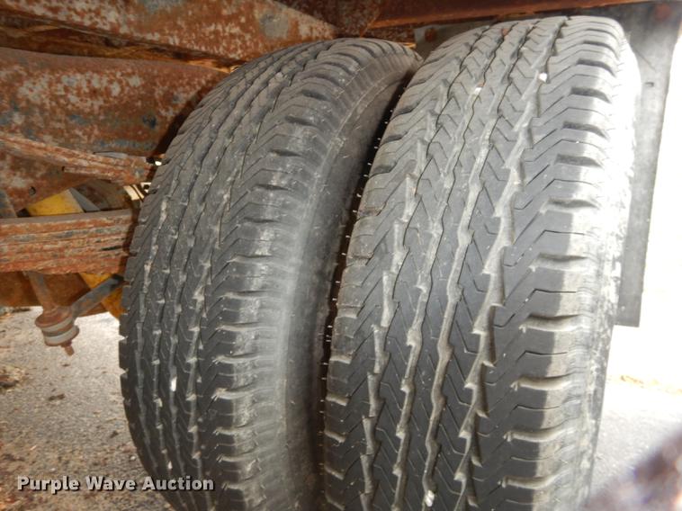 image for item DA1384 1989 Ford F350 Super Duty flatbed pickup truck