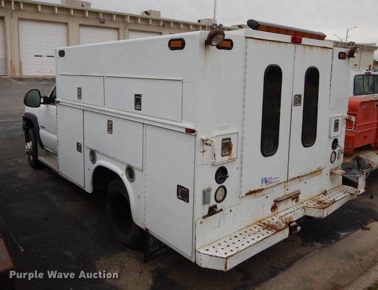 image for item DA1385 2003 Chevrolet Silverado 3500 utility bed pickup truck