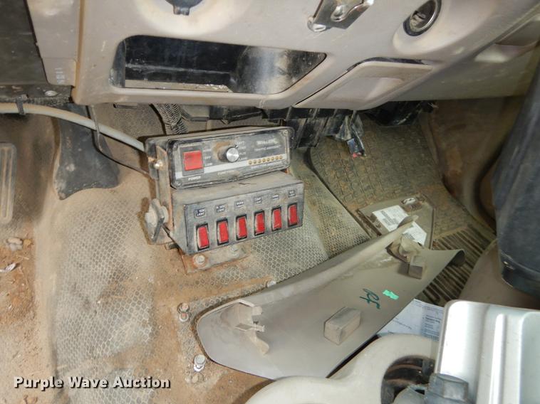 image for item DA1385 2003 Chevrolet Silverado 3500 utility bed pickup truck