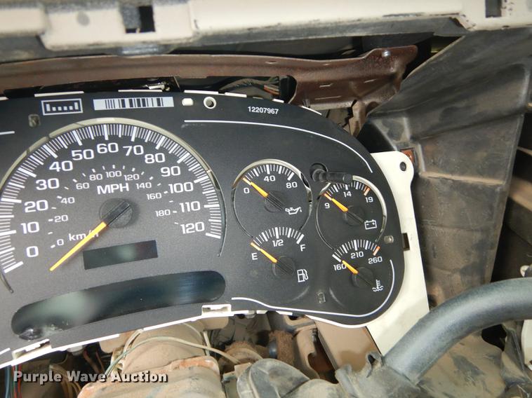 image for item DA1385 2003 Chevrolet Silverado 3500 utility bed pickup truck