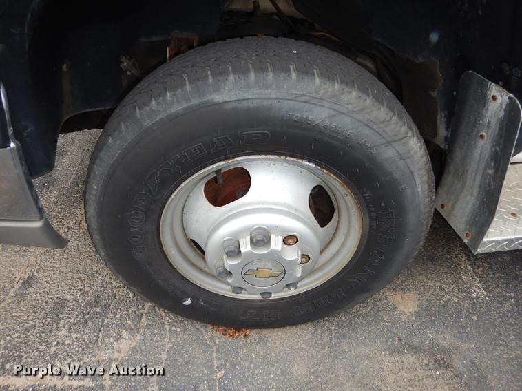 image for item DA1385 2003 Chevrolet Silverado 3500 utility bed pickup truck