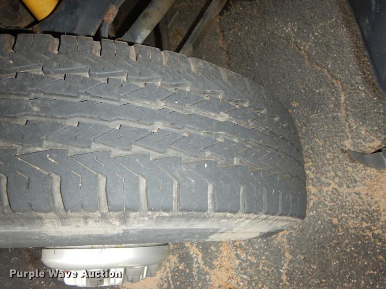 image for item DA1385 2003 Chevrolet Silverado 3500 utility bed pickup truck