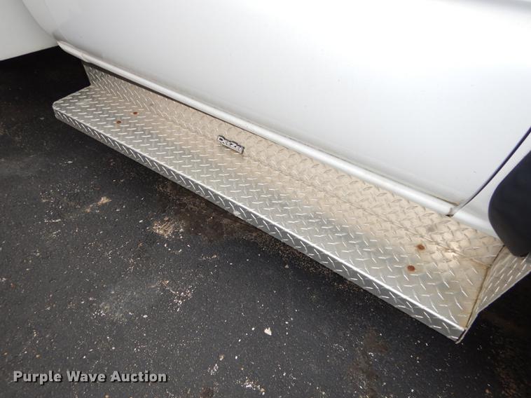 image for item DA1385 2003 Chevrolet Silverado 3500 utility bed pickup truck