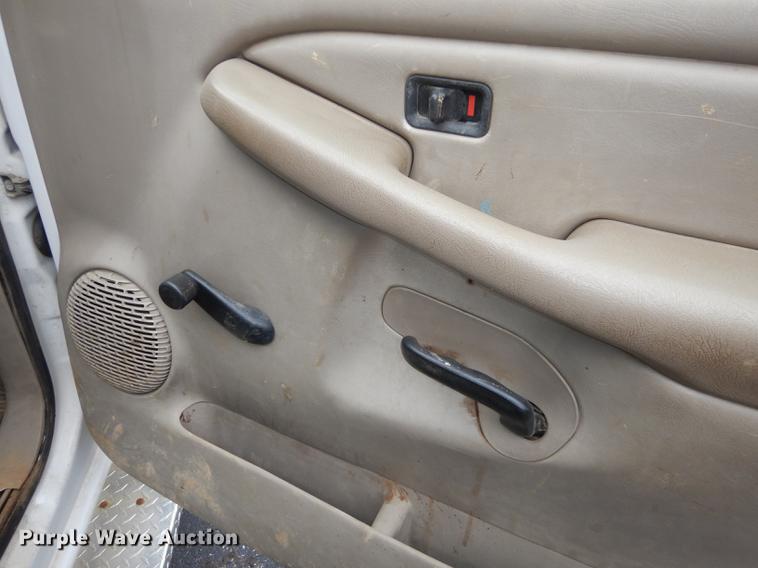 image for item DA1385 2003 Chevrolet Silverado 3500 utility bed pickup truck