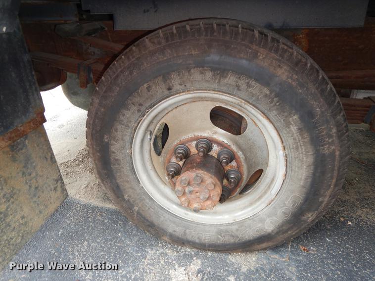 image for item DA1385 2003 Chevrolet Silverado 3500 utility bed pickup truck