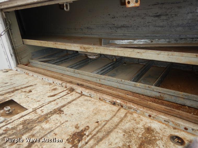 image for item DA1385 2003 Chevrolet Silverado 3500 utility bed pickup truck