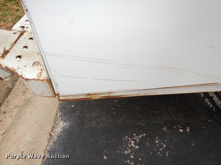 image for item DA1385 2003 Chevrolet Silverado 3500 utility bed pickup truck