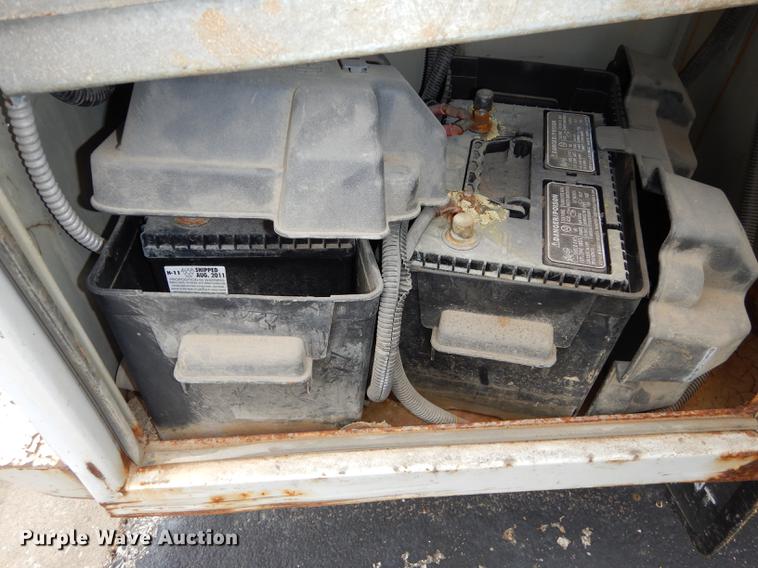 image for item DA1385 2003 Chevrolet Silverado 3500 utility bed pickup truck