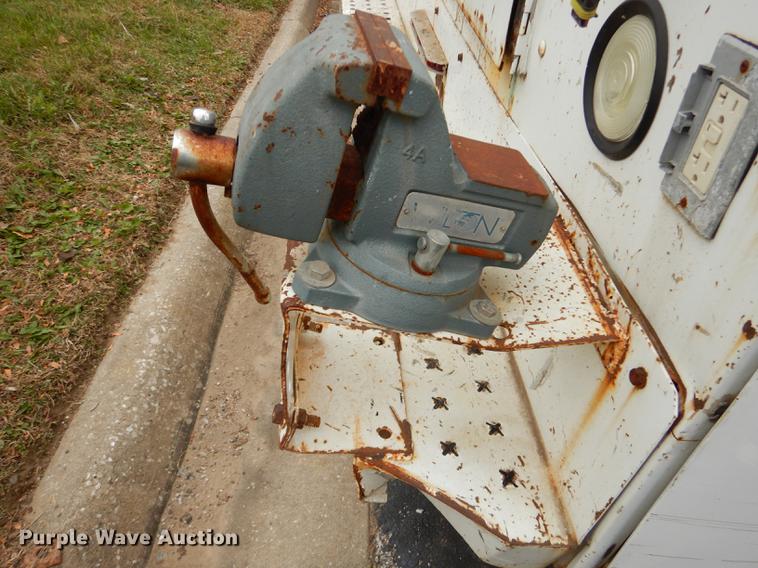 image for item DA1385 2003 Chevrolet Silverado 3500 utility bed pickup truck