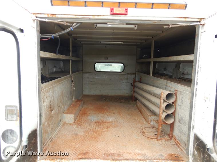 image for item DA1385 2003 Chevrolet Silverado 3500 utility bed pickup truck