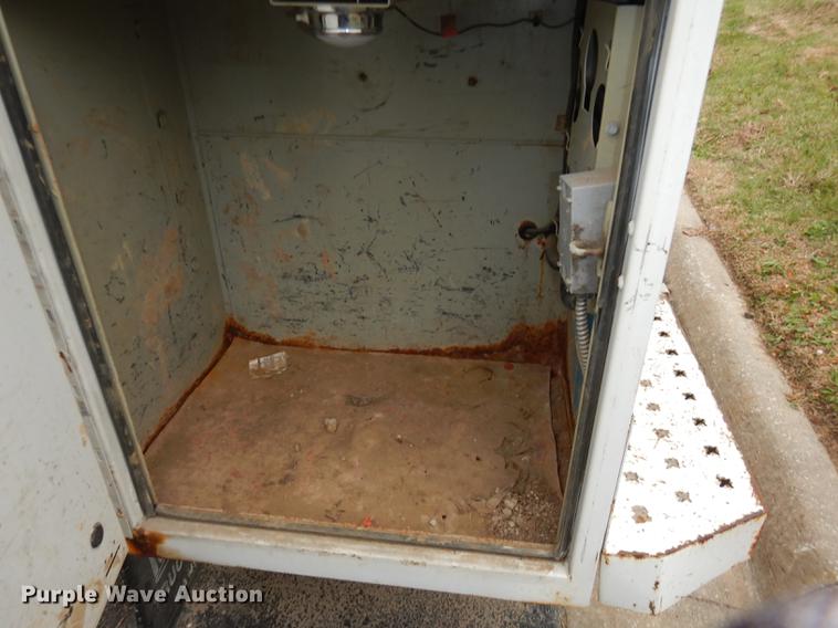 image for item DA1385 2003 Chevrolet Silverado 3500 utility bed pickup truck