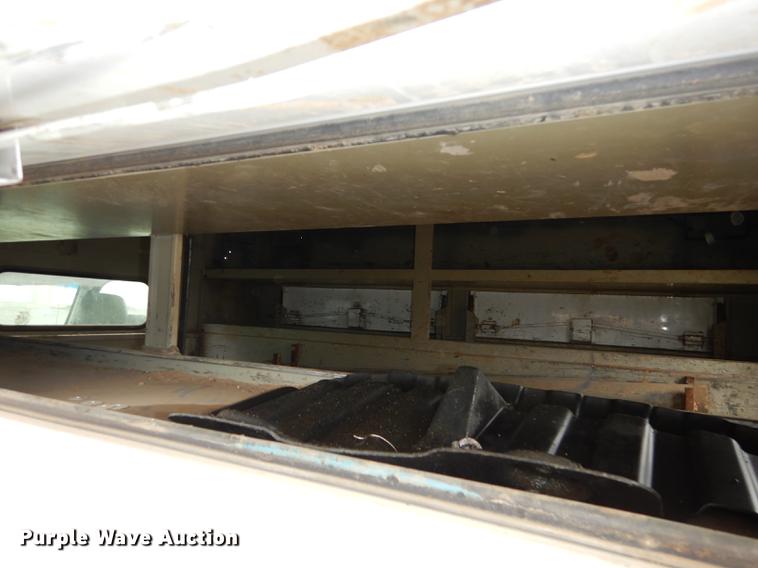 image for item DA1385 2003 Chevrolet Silverado 3500 utility bed pickup truck